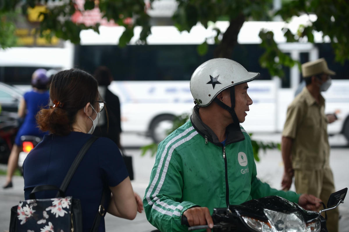 Để kịp quay lại ga đón khách, các tài xế chỉ nhận chở khách trong bán kính 3 km đổ lại.
