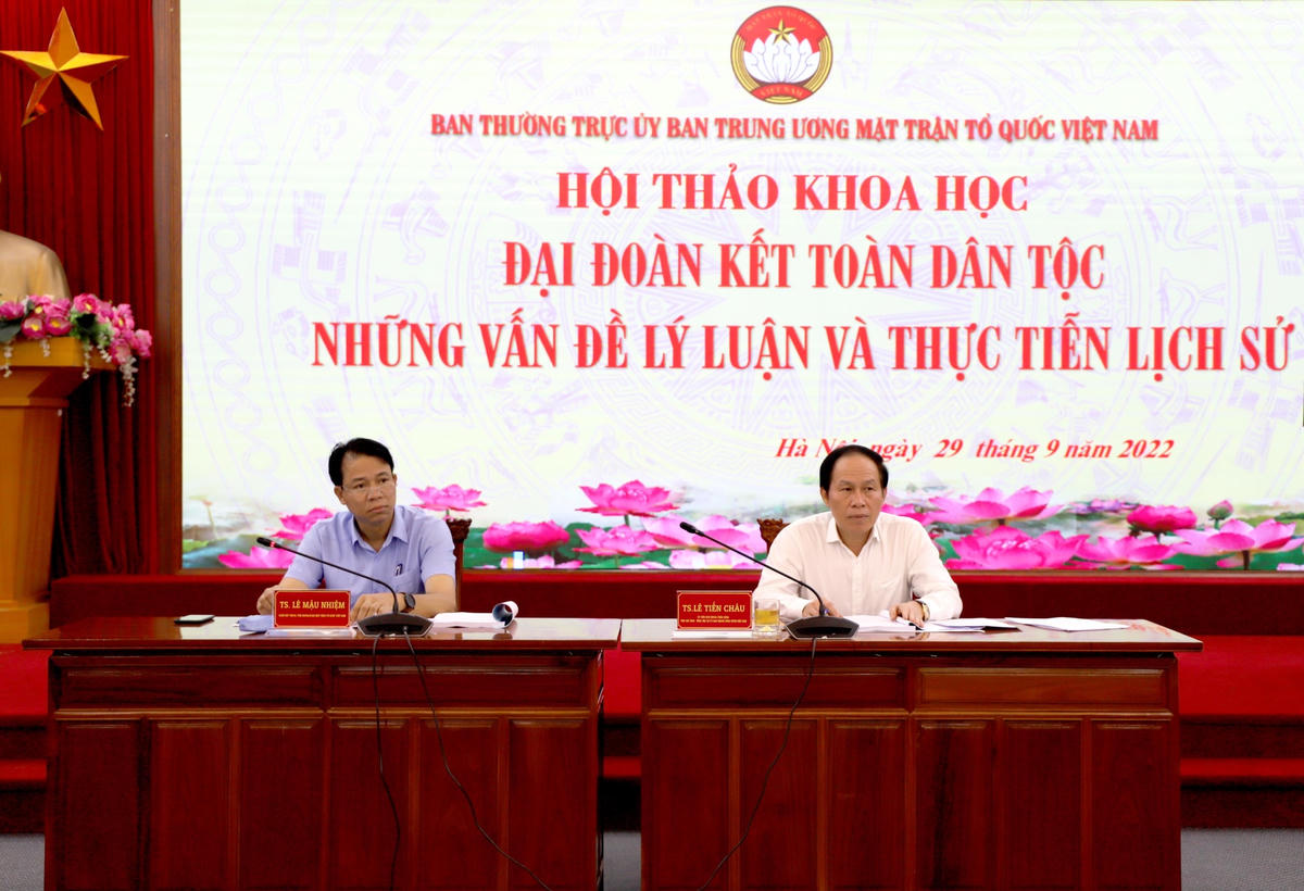Chủ trì Hội thảo.