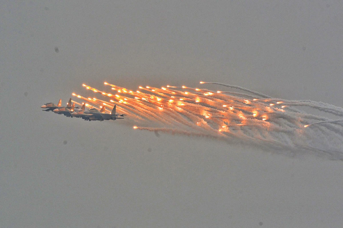Mãn nhãn màn trình diễn Su-30MK2 trên bầu trời Hà Nội