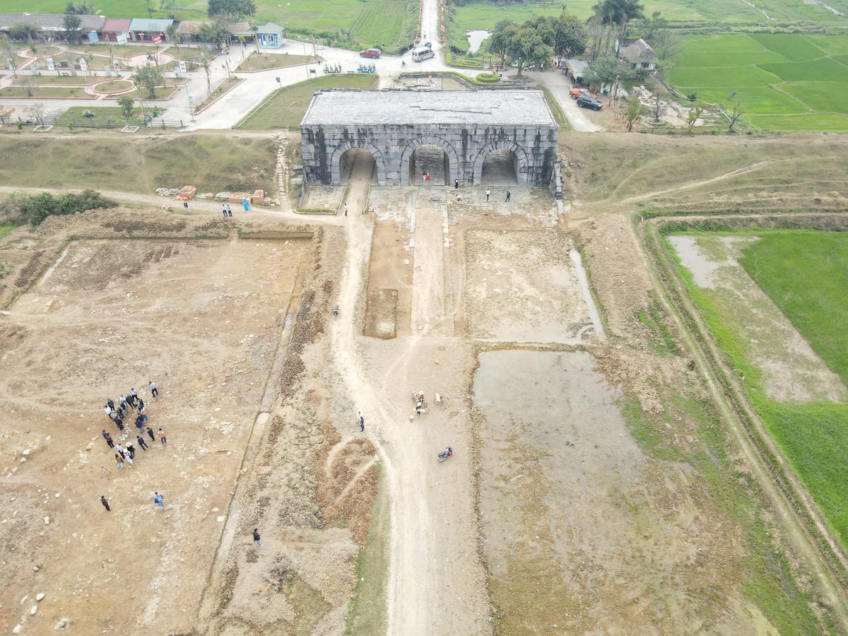 Tổng diện tích khai quật tạii 4 cổng có diện tích 5.000 m2, trong đó, cổng Bắc 2.000 m2, cổng Nam 2.000 m2, cổng Đông 500 m2, cổng Tây 500 m2. 
