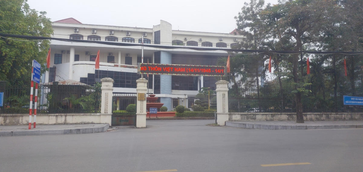 Trụ sở Sở Nông nghiệp và PTNT tỉnh Ninh Bình có địa chỉ tại số 2 đường Lê Hồng Phong, P.Đông Thành, TP.Ninh Bình.
