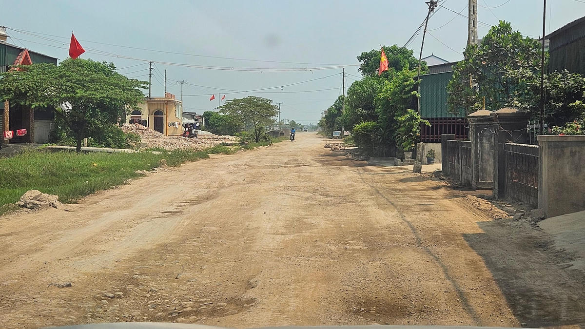 chi-chit-o-voi-o-ga-tren-doan-duong-chua-day-400m.-anh-cam-ky..jpg