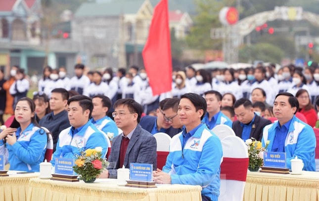 Đại biểu tham dự chương trình.