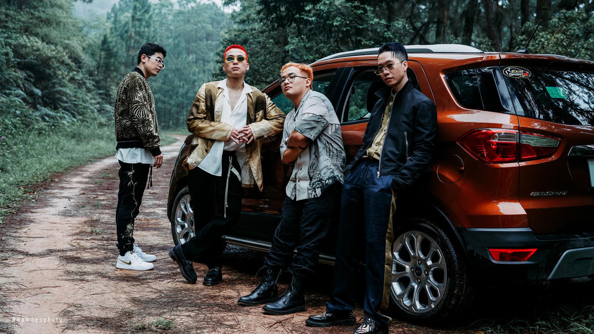 Da LAB có 4 thành viên gồm: Rabbit Run (Nguyễn Trọng Đức), MPaKK (Trần Minh Phương), JGKiD (Quách Văn Thơm), và Emcee L (Nguyễn Hoàng Long). 
