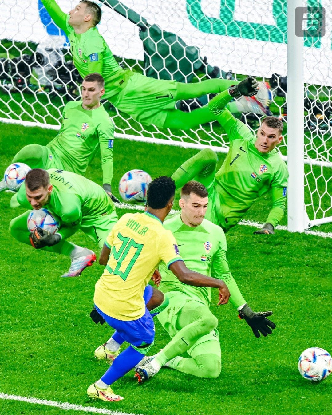 Livakovic được ví như "vị thần" sau khi đánh bại Brazil.