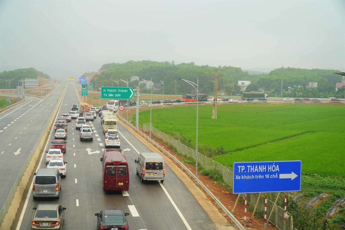 Việc khánh thành tuyến dự án thành phần Mai Sơn - QL 45 trước kỳ nghỉ lễ là một tiền đề quan trọng giúp Thanh Hóa đón khách tăng vọt.