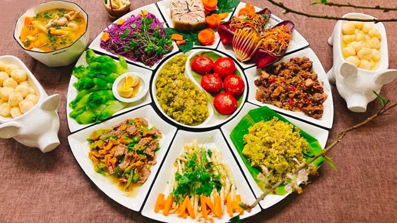 Mâm cỗ cúng mặn.