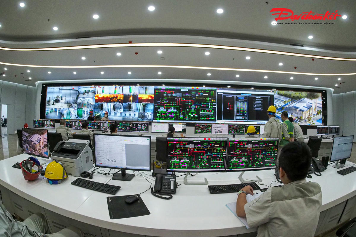 [ẢNH] Nhà máy 'biến' rác thành điện lớn nhất Việt Nam