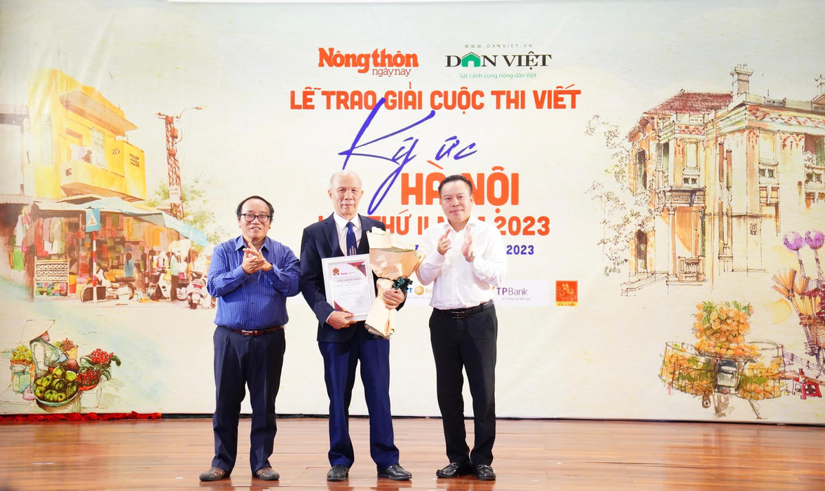 PGS.TS Đinh Trọng Thịnh đạt giải Nhất cuộc thi viết Ký ức Hà Nội 2023 (Ảnh: Ngọc Hà)