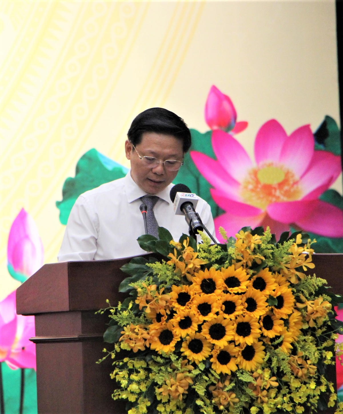 Ông Trần Thanh Lâm, Phó Trưởng ban Tuyên giáo Trung ương báo cáo tổng kết công tác báo chí năm 2022. Ảnh: Hồng Phúc.
