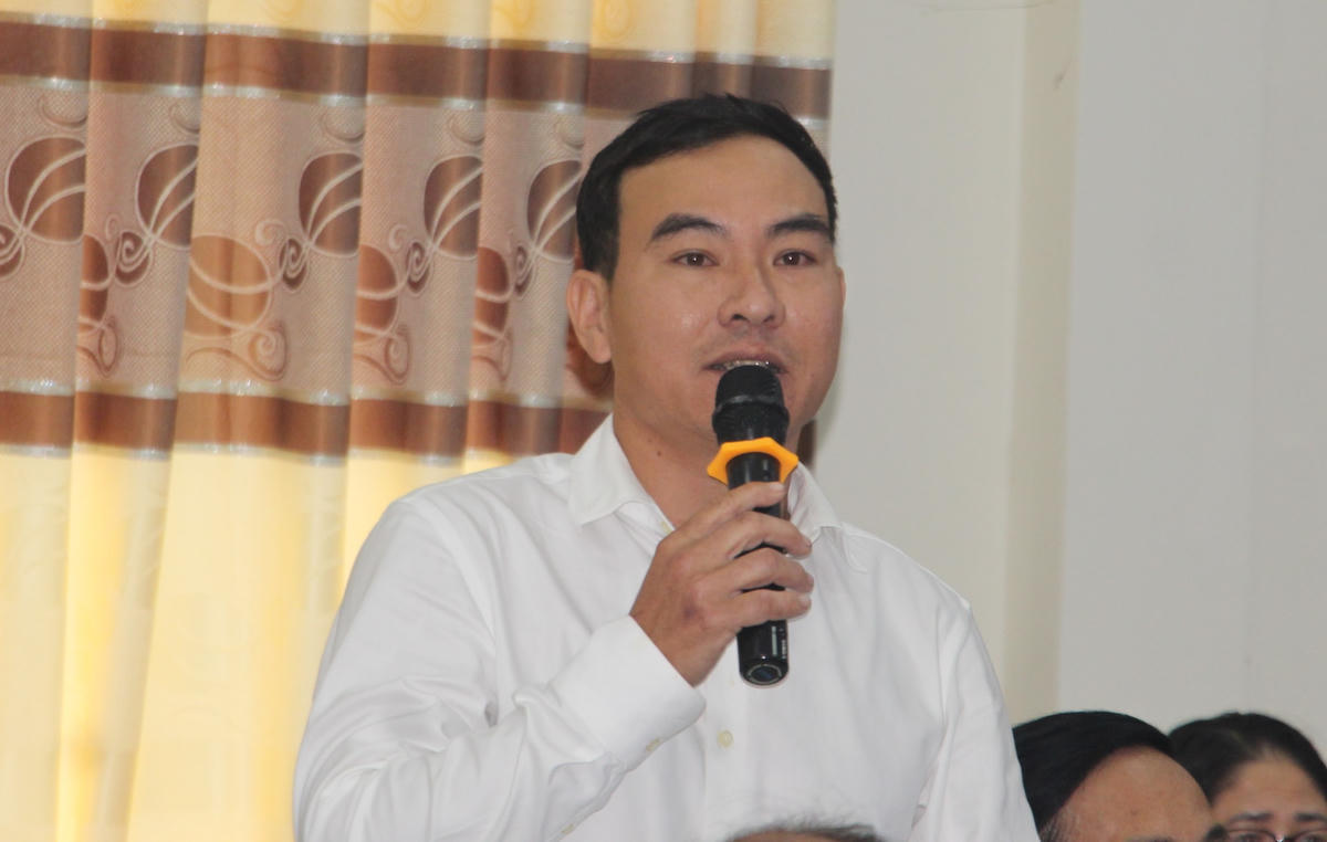 Ông Lê Chí Tín, chức sự của Hội thánh Tin Lành Chiên Đàn bày tỏ kiến nghị.