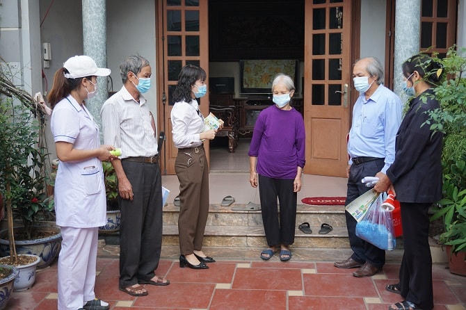 Tăng cường tuyên truyền phòng, chống dịch sốt xuất huyết cho người dân. Ảnh: TL.