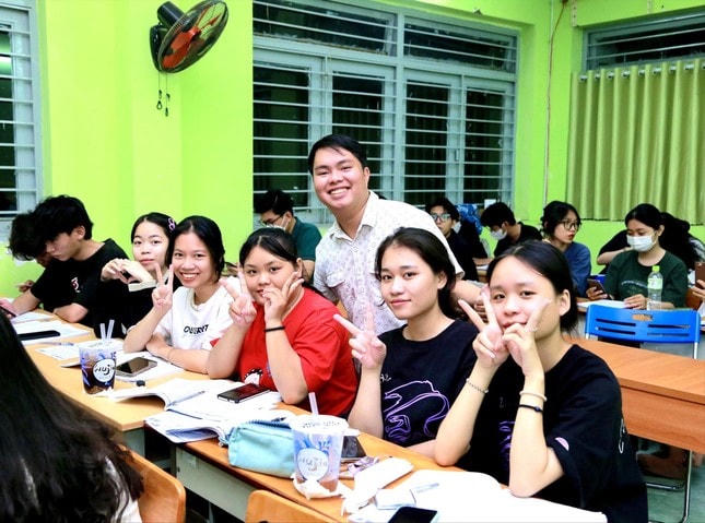 Trương Chấn Sang tại lớp học miễn phí.