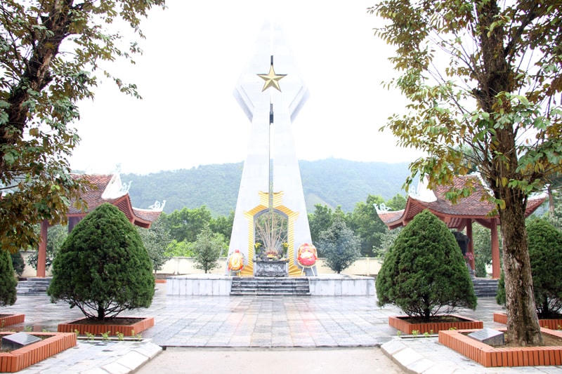 Đài tưởng niệm Liệt sĩ Pò Hèn.