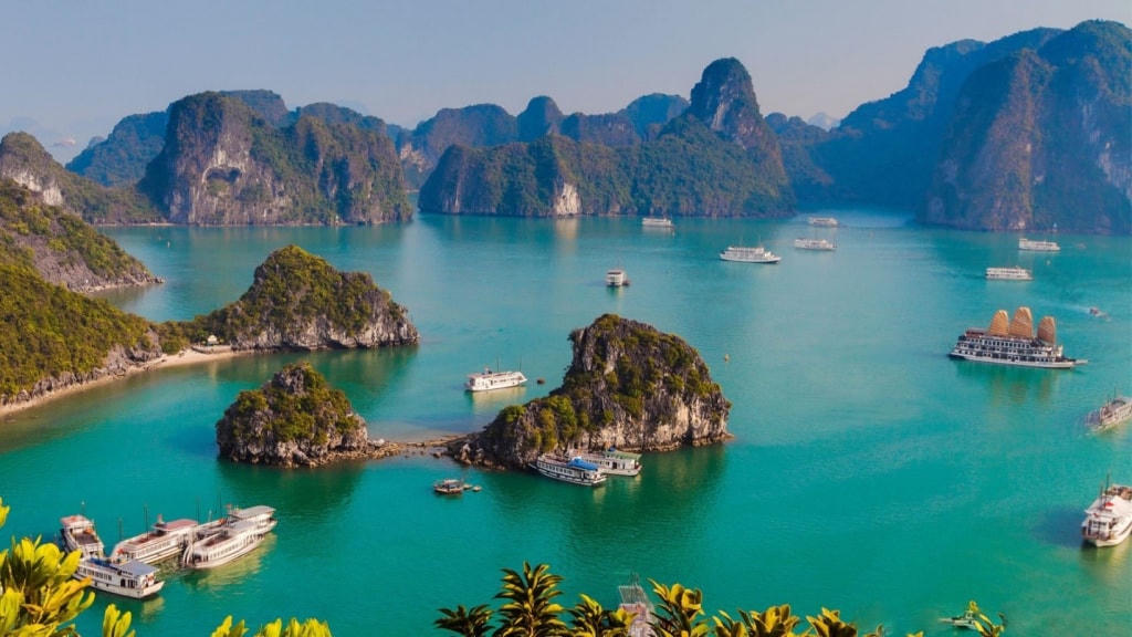 Vẻ đẹp thiên nhiên kỳ thú của Vịnh Hạ Long - Quần đảo Cát Bà.