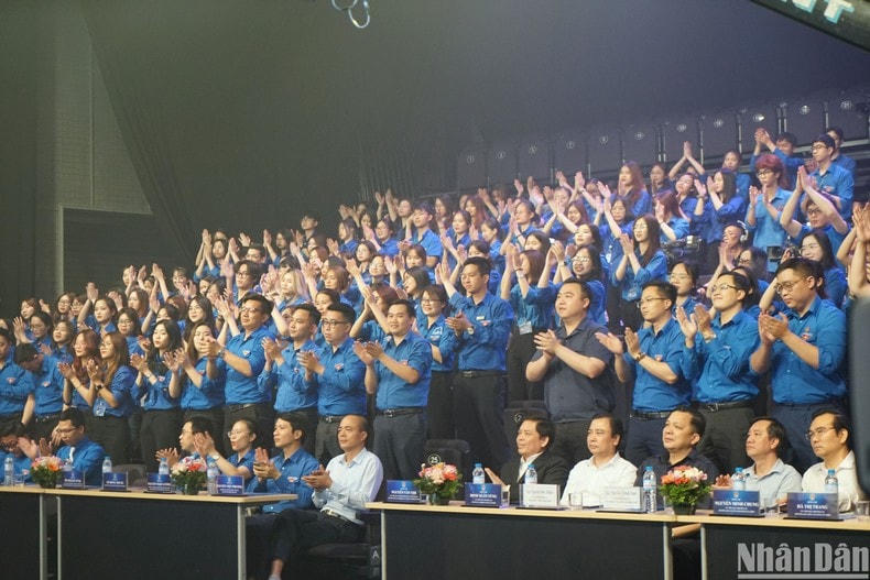 Các đại biểu và đoàn viên, thanh niên tham dự chương trình. Ảnh: Trung Hưng.
