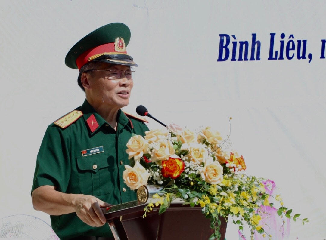 Đại tá Đàm Huy Đắc, Chủ tịch Hội CCB tỉnh Quảng Ninh phát biểu tại lễ khánh thành.  