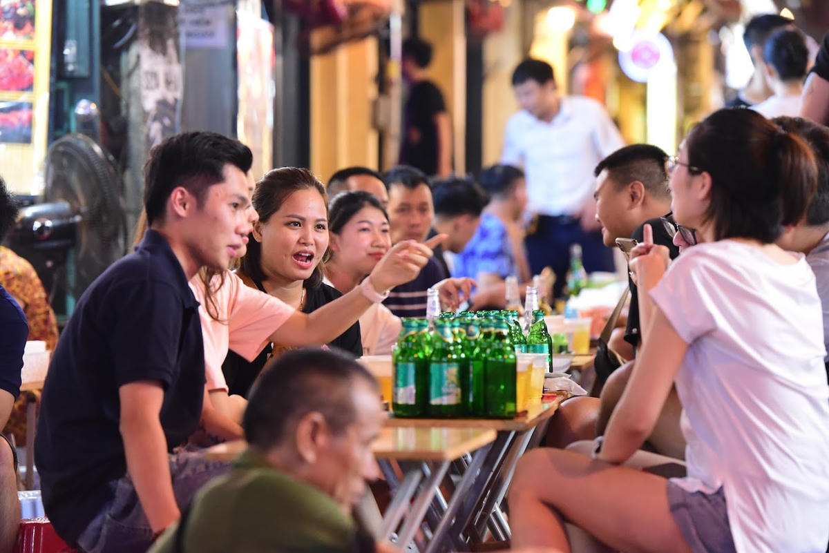Kinh tế đêm đang phát triển ở các thành phố lớn. Ảnh: Quang Vinh.
