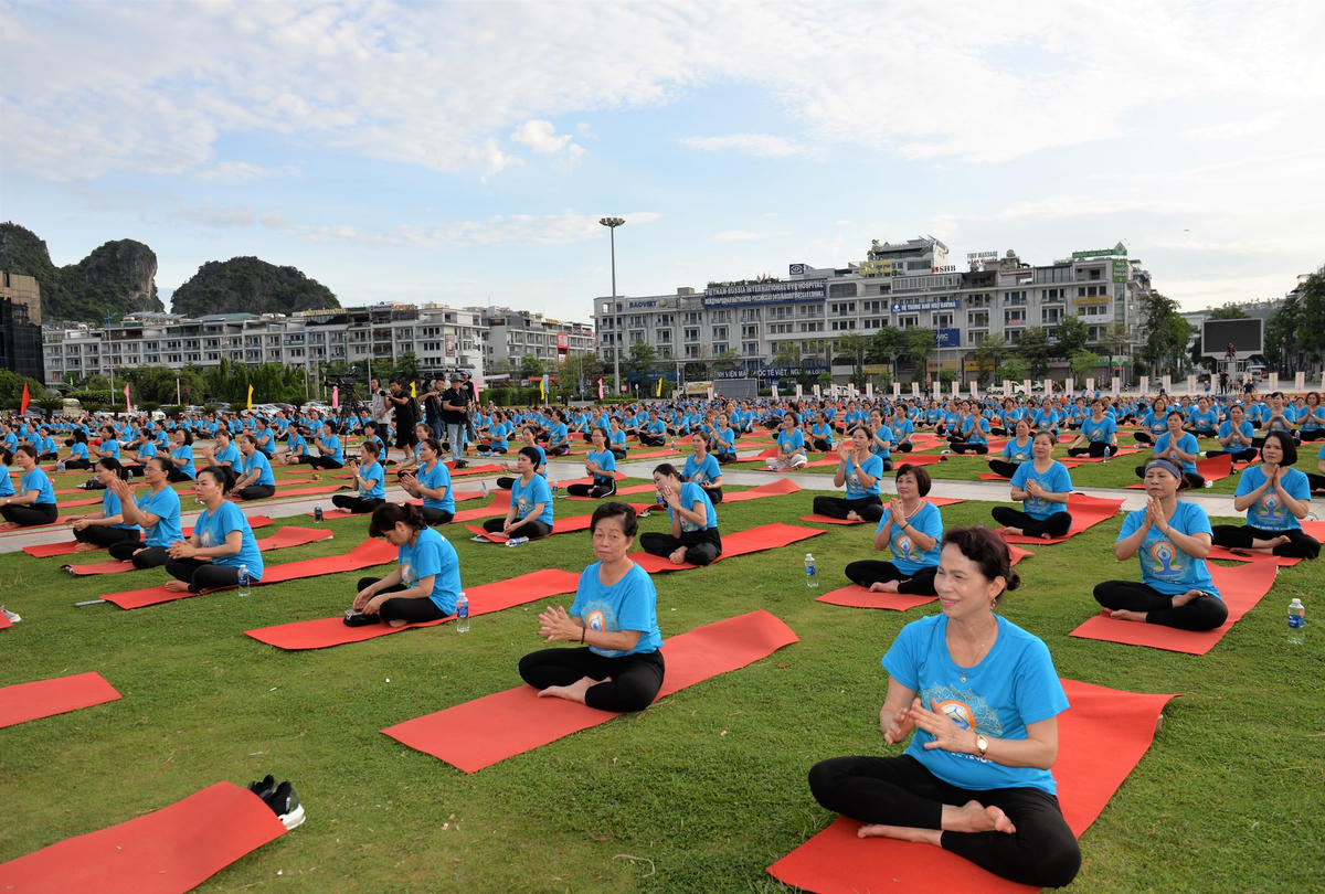 Các vận động viên Yoga hào hứng tham gia màn đồng diễn.