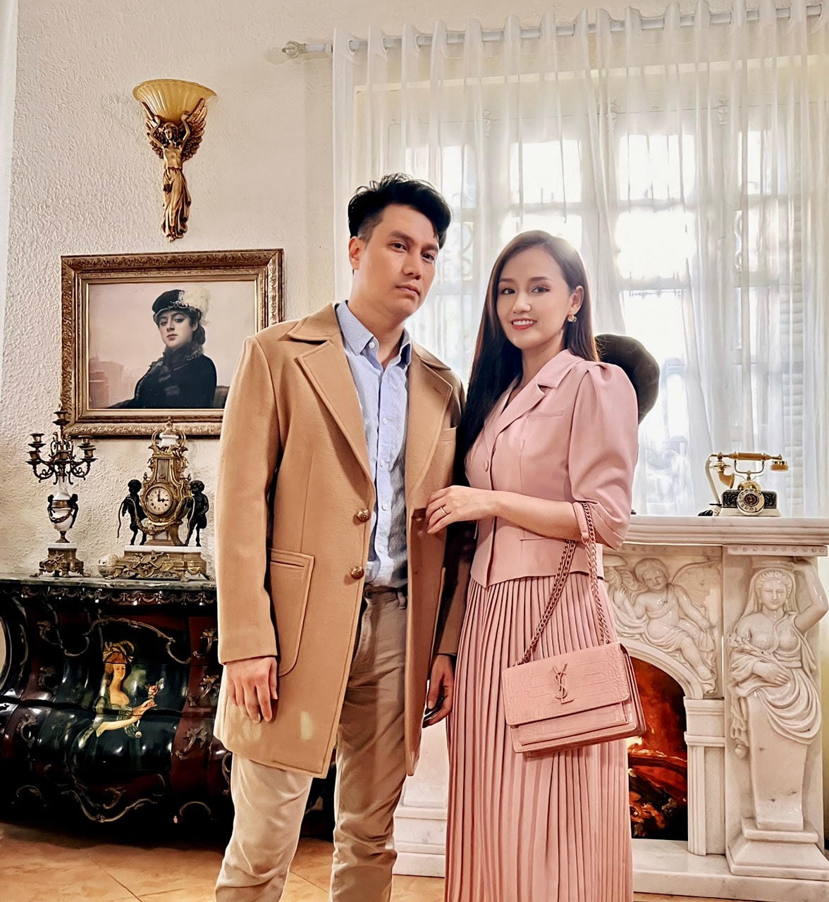 Cẩm Giang trong phim là một người phụ nữ bỏ lỡ mối tình thanh xuân của mình, cô chọn kết hôn với người đã trải qua một lần đò - Việt (Việt Anh đóng).
