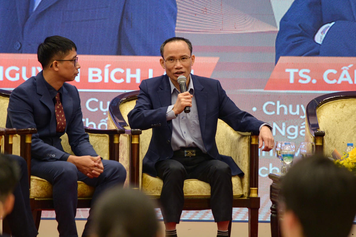 TS Cấn Văn Lực, Kinh tế trưởng BIDV, thành viên Hội đồng tư vấn chính sách tài chính, tiền tệ Quốc gia. (Ảnh: Đặng Long)