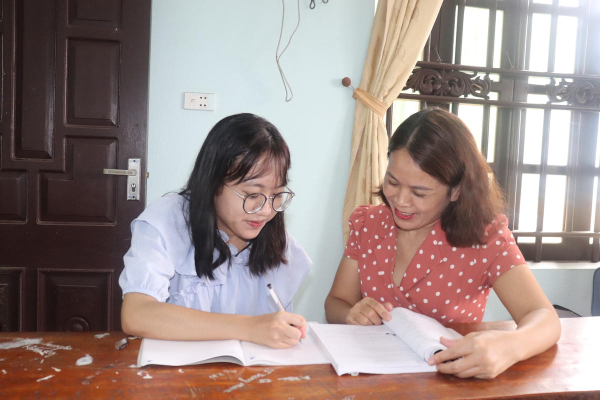 Trong suốt 12 năm học, mẹ là người thầy, khơi nguồn cảm hứng môn Toán cho em.