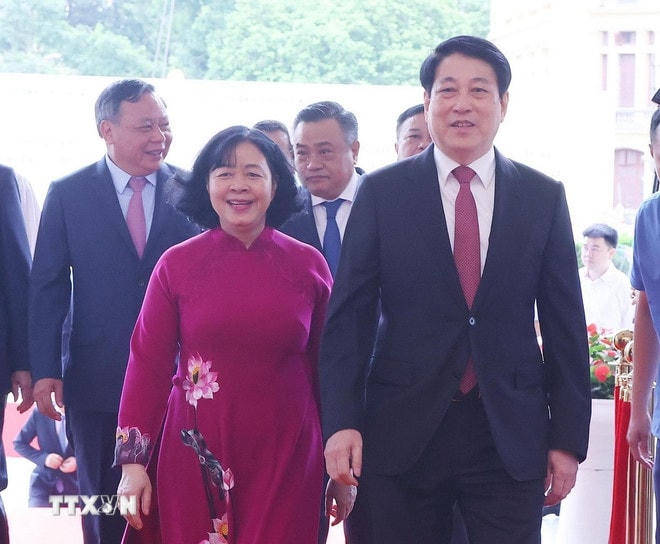 Chủ tịch nước Lương Cường với các đại biểu dự Hội nghị. (Ảnh: Văn Điệp/TTXVN) ttxvn-chu-tich-nuoc-luong-cuong-sap-nhap-2.jpg