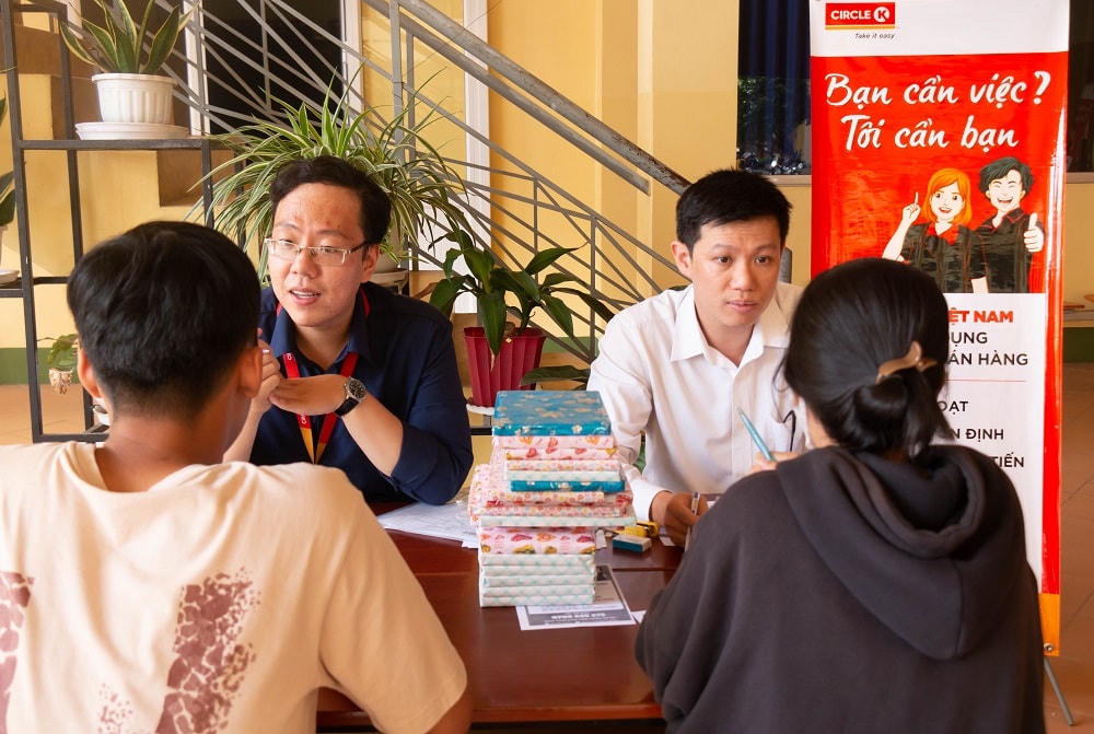 Nhiều sinh viên chưa ra trường đã có cơ hội việc làm ngay. Ảnh: TL.