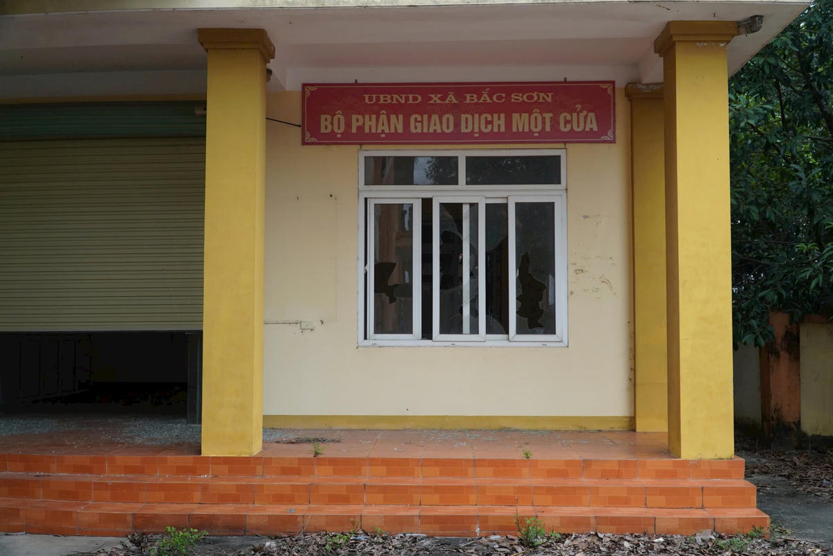 Sau khi sáp nhập, hàng loạt trụ sở ở Hà Tĩnh để hoang sau.