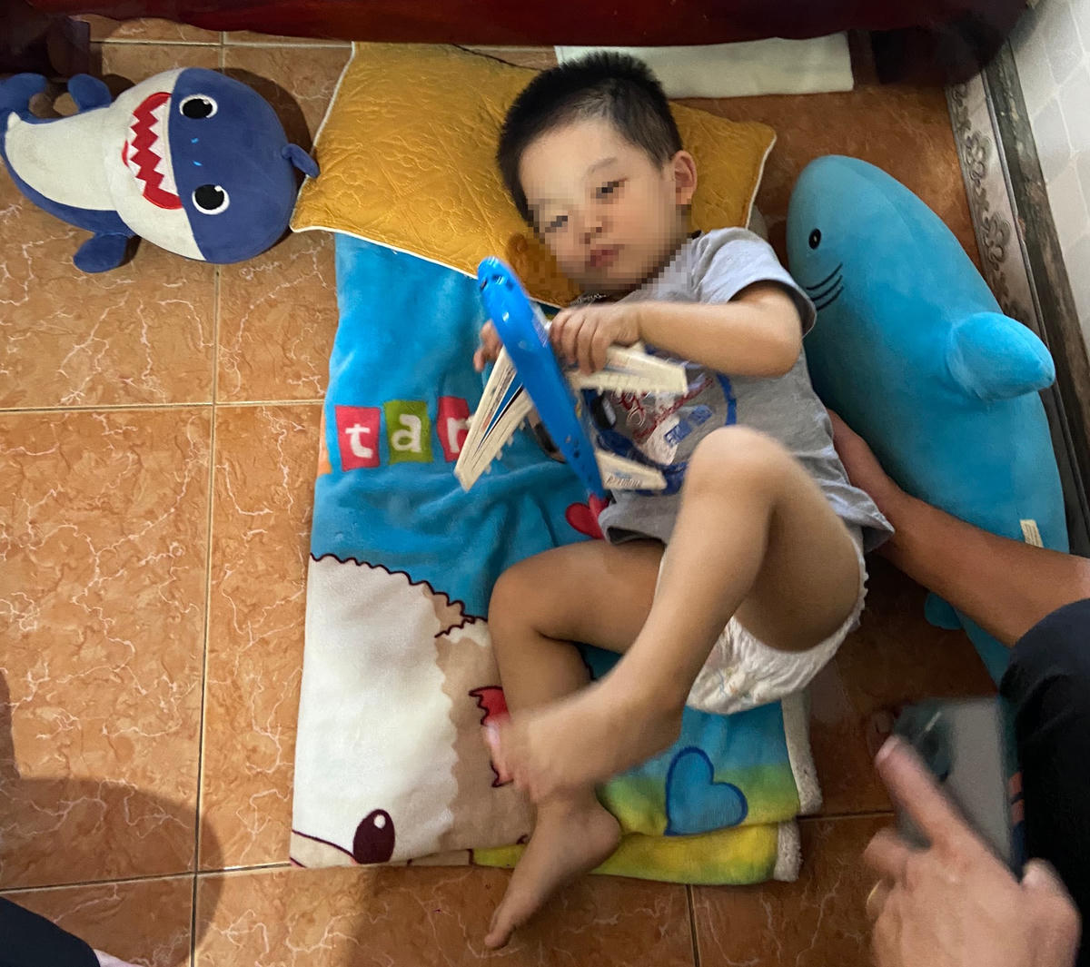 Bé trai 2 tuổi bị bỏ rơi trước cổng Tuệ tĩnh đường An Lạc.