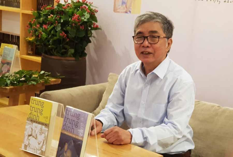 Nhà văn Trung Trung Đỉnh.