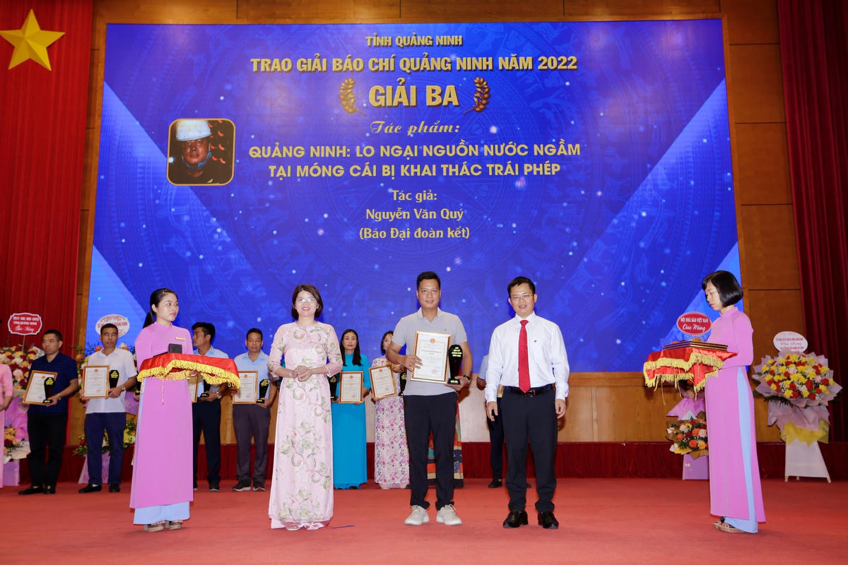 Tác phẩm “Quảng Ninh: Lo ngại nguồn nước ngầm tại Móng Cái bị khai thác trái phép” của tác giả Nguyễn Quý (Báo Đại Đoàn Kết) đạt giải Ba Giải Báo chí Quảng Ninh năm 2022).