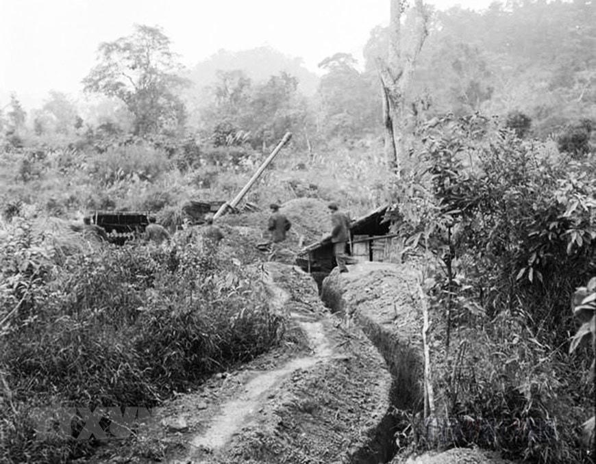 Chiến sĩ Đại đội 7, Tiểu đoàn 3 pháo binh, Đoàn M68 Hà Tuyên chuẩn bị đợt chiến đấu mới. Ảnh: Minh Lộc/TTXVN.