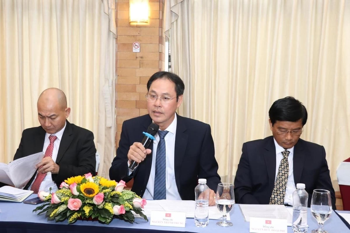 Giao lưu giữa đại diện lãnh đạo Mặt trận TP HCM và Mặt trận Lào.