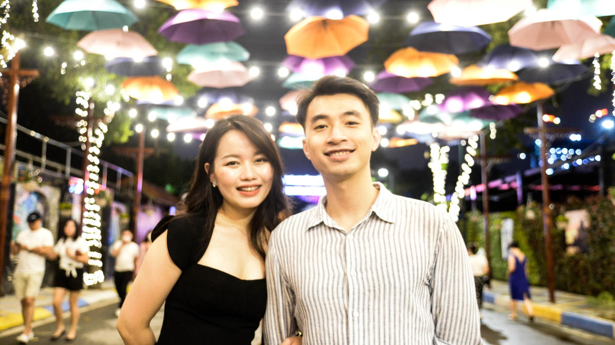 Anh Nguyễn Trọng Hiệp (quận Hoàng Mai, Hà Nội): "Tôi cảm thấy rất thích thú với lần mở cửa trở lại này của phố đi bộ Trịnh Công Sơn. Đường phố được trang hoàng rất đẹp, cũng có thêm nhiều hoạt động du lịch giải trí. Chắc chắn sau ngày hôm nay tôi sẽ thường xuyên lên phố đi bộ cuối tuần''.