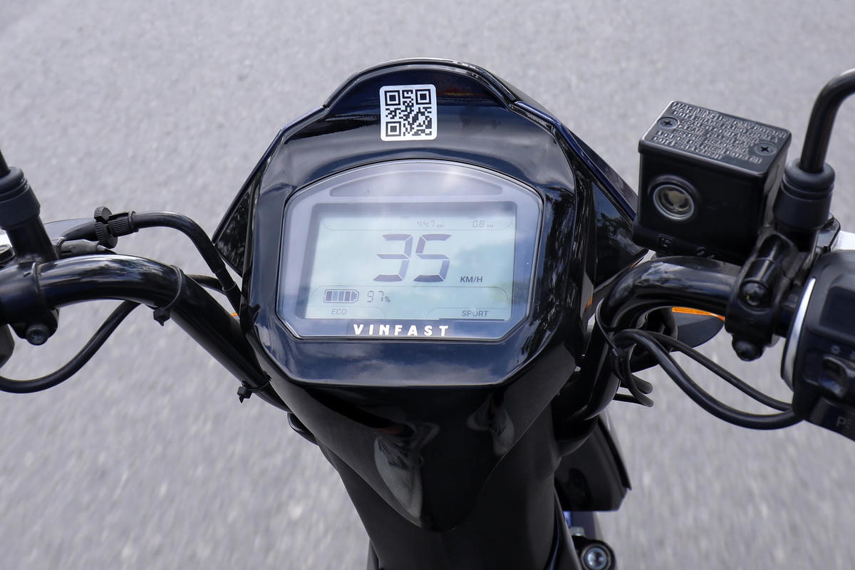 Xe điện 2 bánh có tốc độ tối đa 35 km/h.