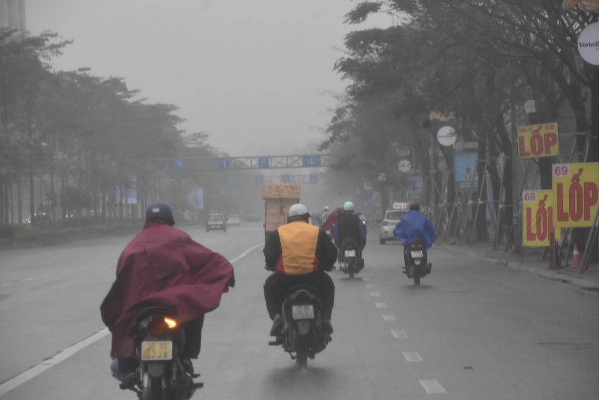 Hôm nay (21/5), miền Bắc tiếp tục có mưa rào, trời dịu mát