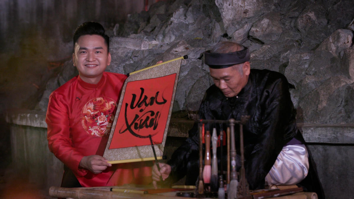 Khung cảnh cho chữ trong "Vạn xuân".
