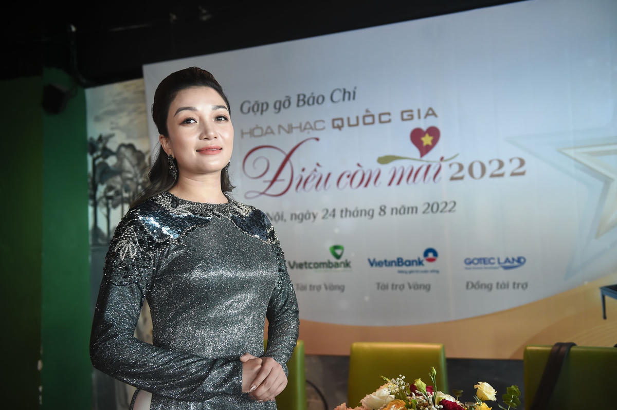 Ca sĩ Phạm Thu Hà.