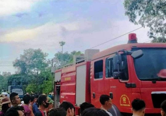 Xe cứu hỏa được điều động đến hiên trường và dập tắt đám cháy trong thời gian ngắn.
