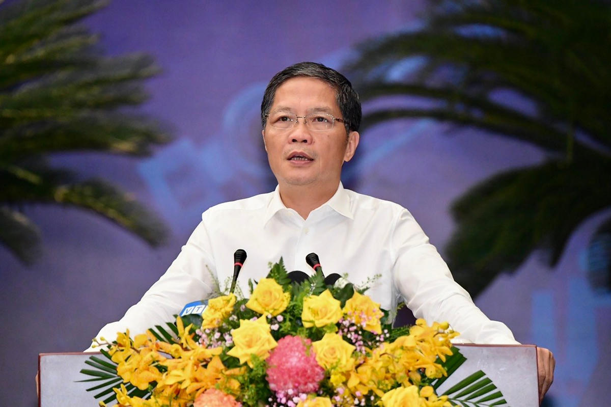 Ông Trần Tuấn Anh, Trưởng ban Kinh tế Trung ương phát biểu tại hội thảo.