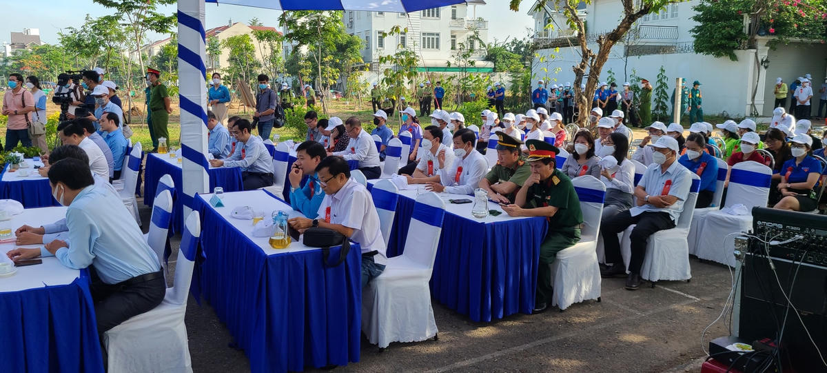 Đông đảo cán bộ, đảng viên và nhân dân trên địa bàn TP Thủ Đức đã tham gia "Tết trồng cây đời đời nhớ ơn Bác Hồ".