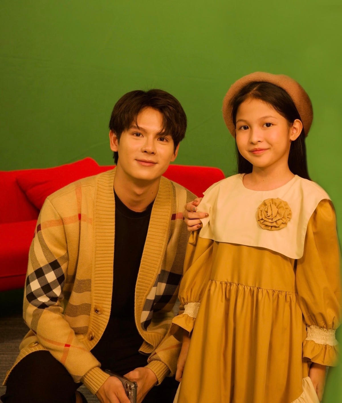 Hiện, nam diễn viên trẻ quyết tâm theo đuổi diễn xuất, anh cũng đang trong quá trình học hỏi, trau dồi kiến thức, tính đi đường dài với nghề. 