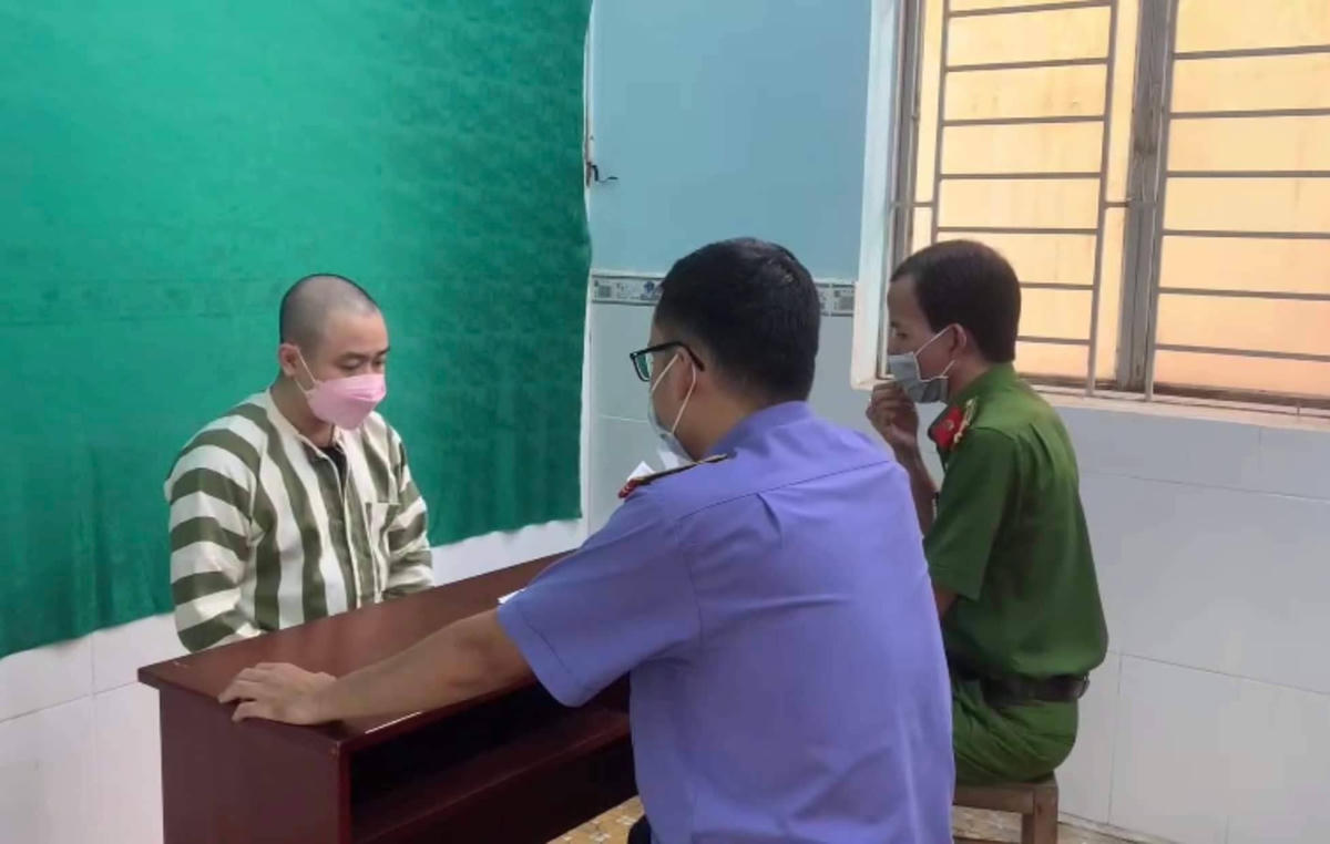 Diễn viên hài Hữu Tín đối diện với khung hình phạt 7 - 15 năm tù. Ảnh: CA.