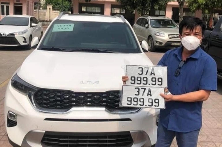 Không ít người sẵn sàng chi rất nhiều tiền để sở hữu biển ngũ quý, biển sảnh, biển tiến... (Ảnh minh họa: MXH).