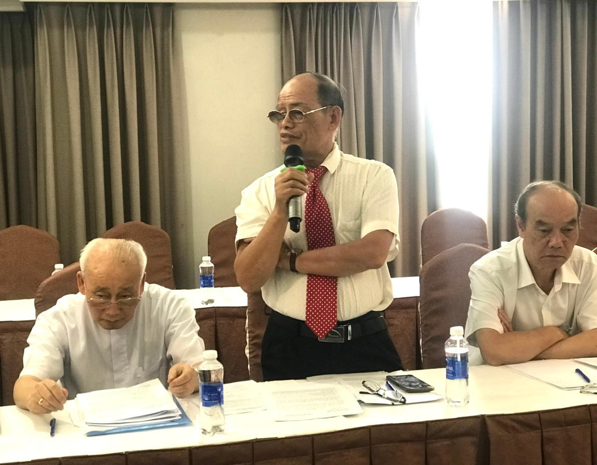 Ông Phạm Huy Thông nêu ý kiến tại hội nghị.