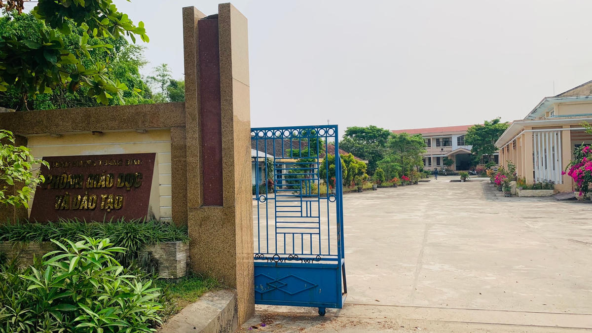 Trụ sở Phòng GDĐT huyện Thăng Bình nơi Trường Tiểu học Trưng Vương là đơn vị trực thuộc.