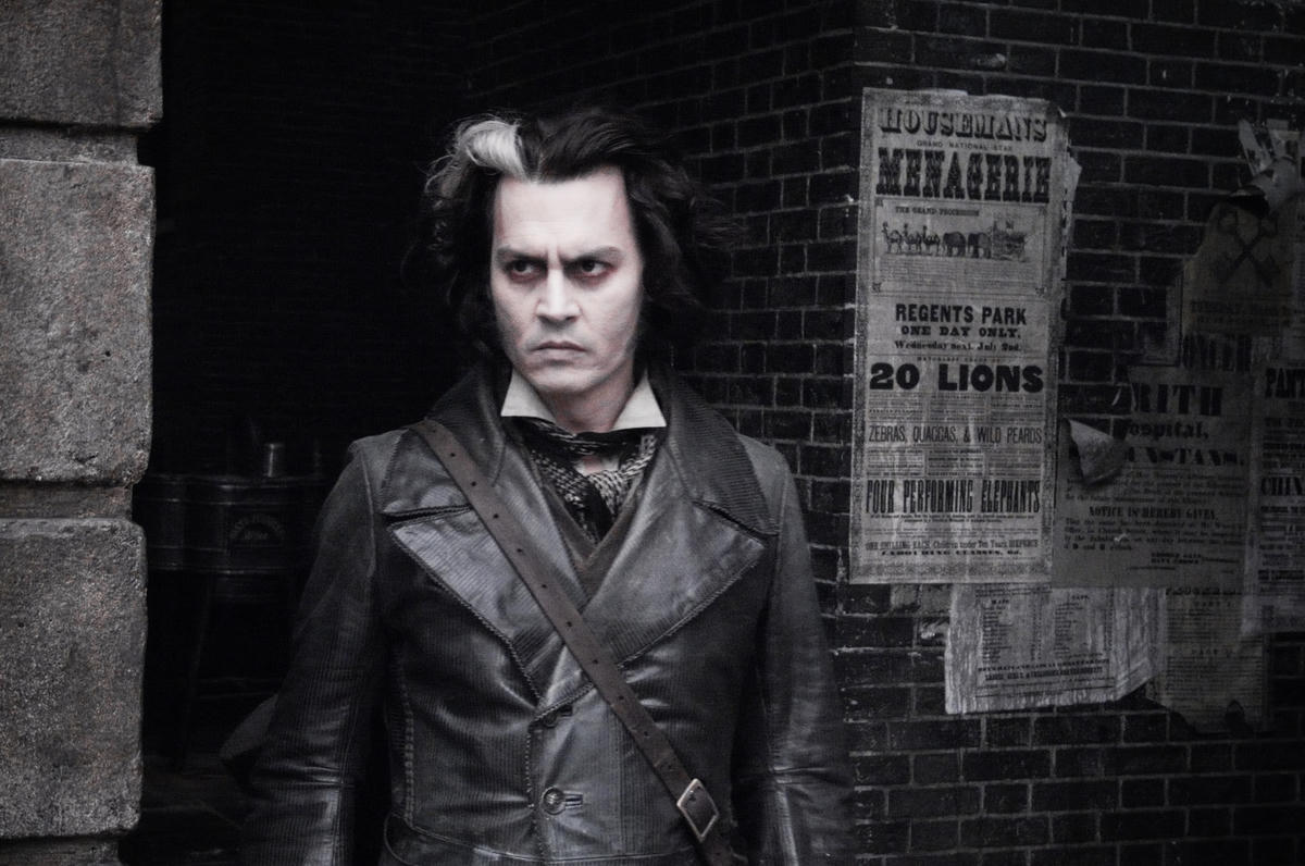 Johnny Depp vào vai Sweeney Todd - tên thợ cắt tóc độc địa và máu lạnh.