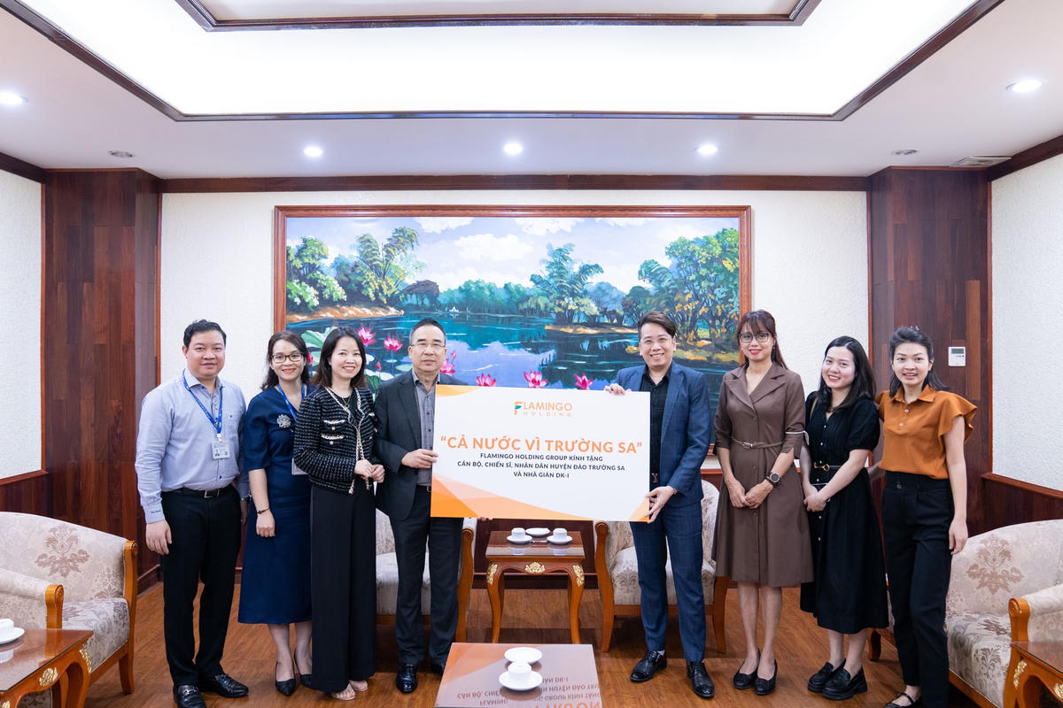 Đại diện Ban lãnh đạo Tập đoàn Flamingo và Ban lãnh đạo VUFO trước chuyến đi tháng 4/2023.