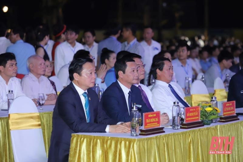 Phó Thủ tướng Chính phủ Trần Hồng Hà dự lễ kỷ niệm 60 năm thành lập đô thị và khai mạc lễ hội du lịch biển Sầm Sơn năm 2023.